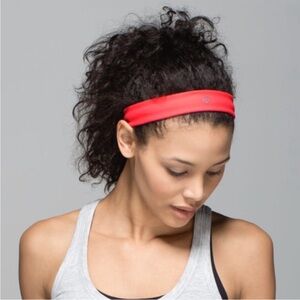 Lululemon Skinny Fly Away Tamer headband